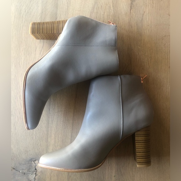 DSW | Sacha Too Grey Ankle Boots - Picture 7 of 11